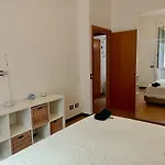Fantastic In Center Apartment *